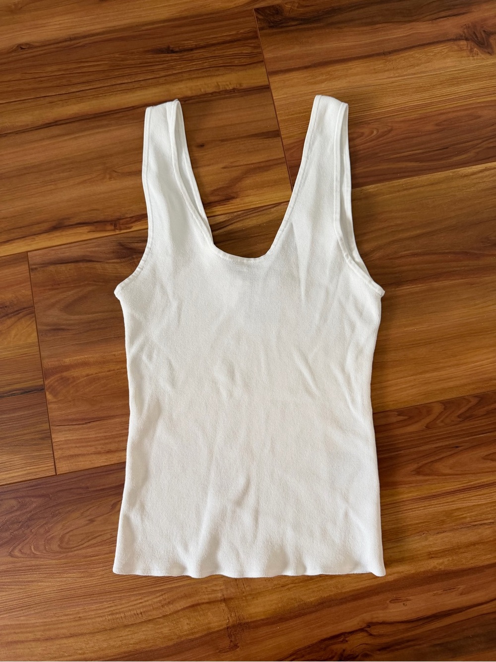 H&M White Ribbed Scoop Neck Tank Top - Women
